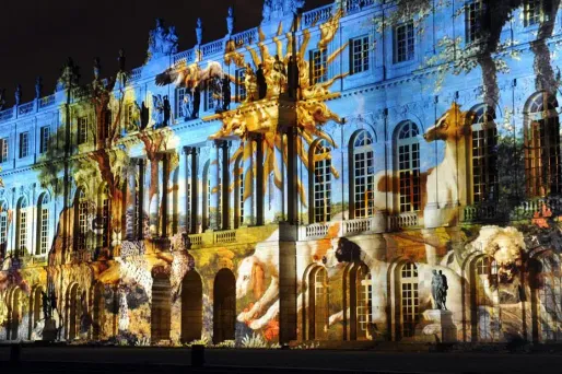 Versailles a lancé sur Twitter un concours de photos intitulé "Versailles en famille".