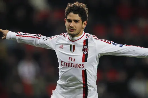 Pato tenté par le PSG