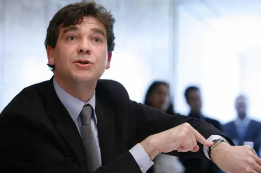 Corruption : Montebourg persiste