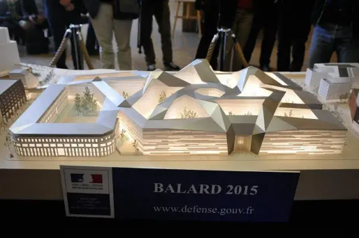 Des soucons de corruption pèsent sur le chantier du futur "Pentagone français".