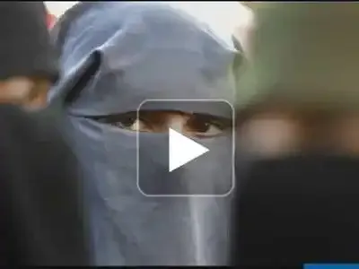 La burqa : "personne ne m’y a obligée"