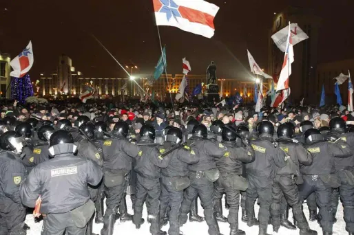 Les relations entre la Biélorussie et l'Union européenne se sont tendues après une intervention musclée de la police à l'issue de la présidentielle biélorusse de dimanche.