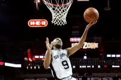 Les Spurs toujours plus haut