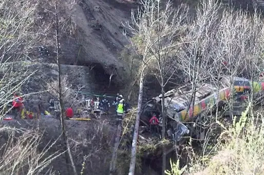 Italie : un train déraille, neuf morts