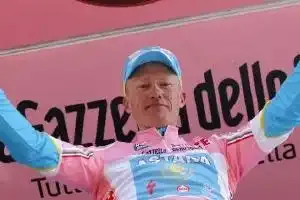 Vinokourov prend la tête