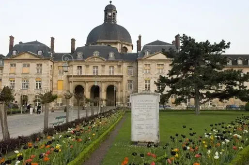 Les abus du privé dans l’hôpital public