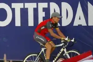 "Armstrong, une touche supplémentaire"