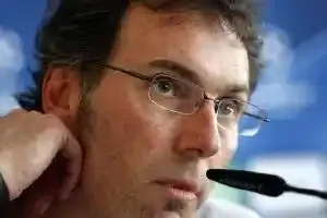 Blanc face à la presse