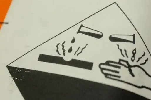 Des banquiers suisses attaqués à l'acide