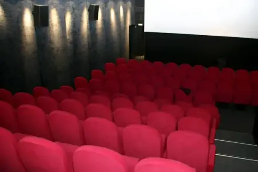 Le soleil disperse les spectateurs