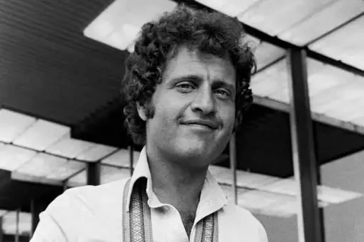 Joe Dassin continue de faire vendre