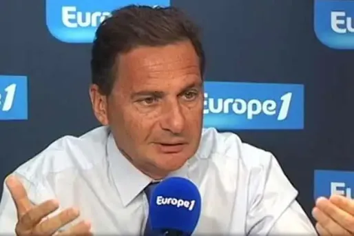 "La France mène une politique républicaine"