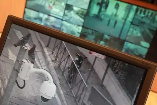 Un violeur surpris par des caméras