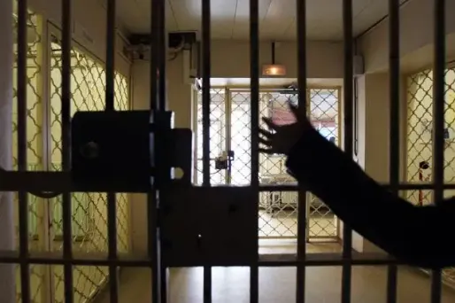 Il tue son codétenu