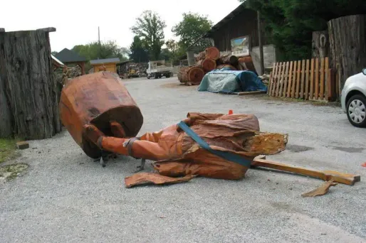 Une statue de Johnny vandalisée
