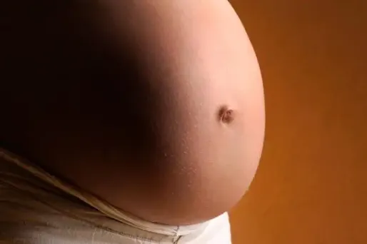 Prendre des antalgiques pendant la grossesse, et notamment pendant le deuxième trimestre, pourrait entraîner des troubles de la fertilité chez l'enfant mâle.