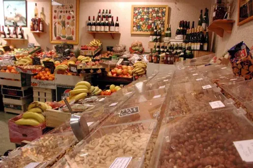 Une épicerie fine, comme celle-ci, a été saccagée par un Avignonnais samedi après-midi.