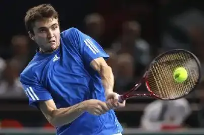 Simon: "Du mal à me faire violence"