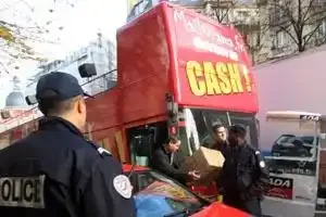 Distribution de billets : les organisateurs accusent la préfecture