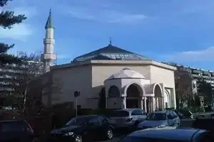 Les Suisses votent l'interdiction des minarets