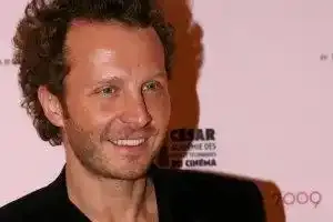 Sinclair claque la porte de la Nouvelle Star