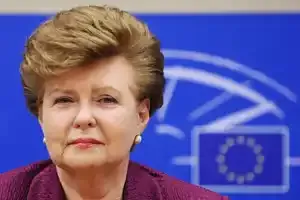 UE : Vike-Freiberga n’y a "pas vraiment cru"