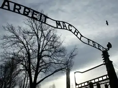L’inscription "Arbeit macht frei" volée à Auschwitz