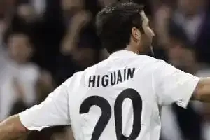 Étincelant Higuain