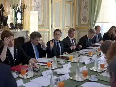 Sarkozy prône une baisse de 30% des émissions de CO2