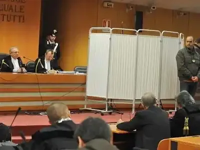 Un repenti de la mafia accuse à la barre Berlusconi