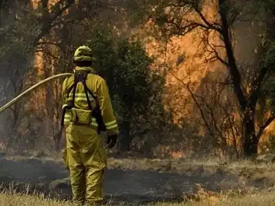 Californie: les incendies toujours pas maîtrisés