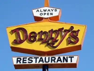 Chez Denny’s, ils prient, on leur fait un prix