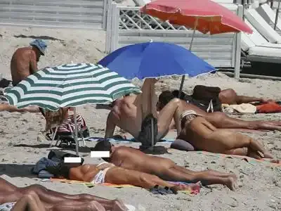 Cannes chasse les nudistes de la plage du Palm-Beach