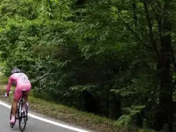 Di Luca rattrapé par la patrouille