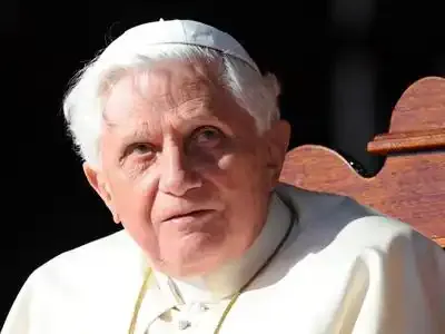 Le pape opéré d’une fracture au poignet