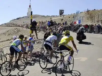 Le Tour de France laisse 20 tonnes de déchets au Ventoux
