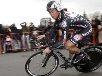 Hamilton suspendu huit ans