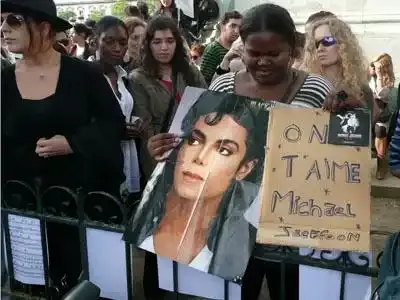 Les fans français pleurent leur idole