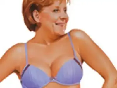 Angela Merkel en petite culotte sur les Champs-Elysées allemands