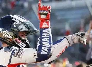 Lorenzo marque les esprits