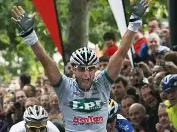 Petacchi devance Cavendish