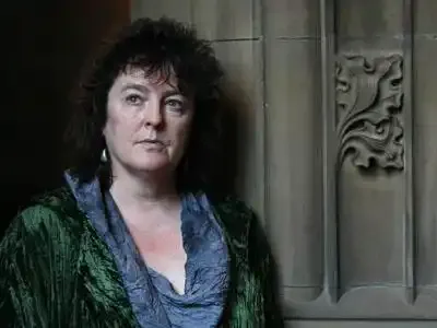 Royaume-Uni : le poste de poète officiel attribué à une femme