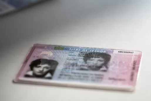 Une photo d'une carte de séjour. (Illustration)