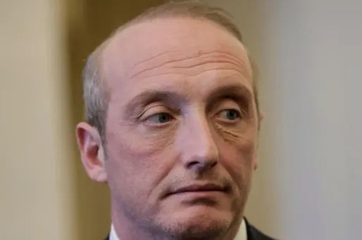 Le ministre de la Fonction publique favorable à réviser le traité franco-algérien de 1968.