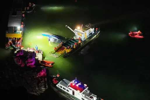 Chine : Trois morts et 60 blessés après le naufrage de deux bateaux transportant des touristes