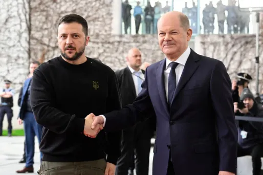 Zelensky arrivé à Berlin pour signer un pacte de sécurité en pleine offensive russe