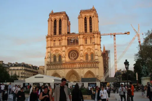 Journée spéciale consacrée à Notre-Dame de Paris : quand Stéphane Bern raconte l'histoire de la cathédrale