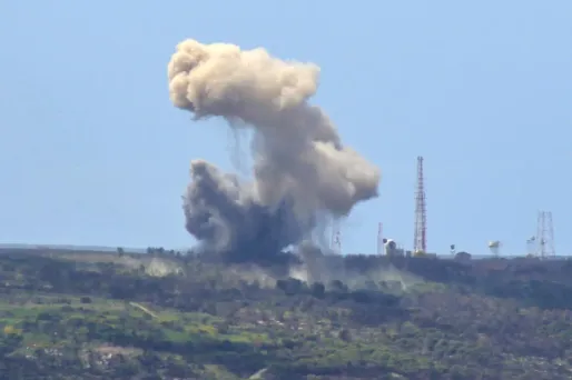 Liban : quatre morts dans un raid imputé à Israël, le Hezbollah riposte