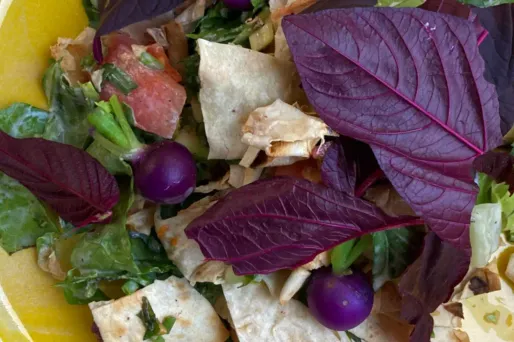 La salade fattouche, sauce yaourt