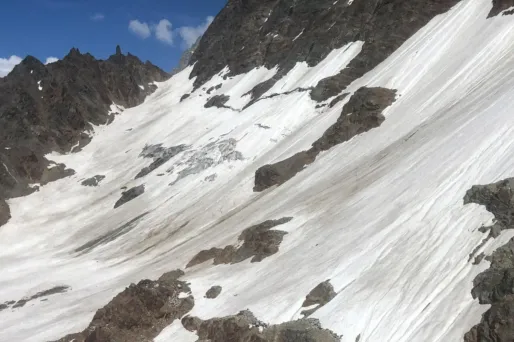 Suisse : un éboulement massif d'un glacier détruit partiellement un petit village